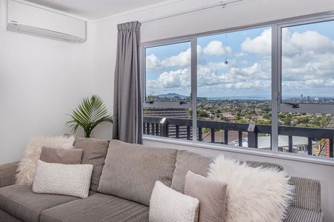 Photo of property in 127 Sunset Road, Totara Vale, Auckland, 0632