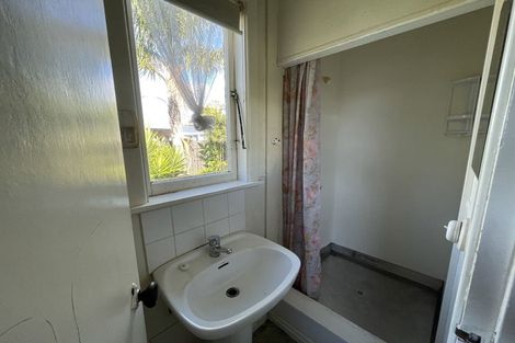 Photo of property in 24 Queen Mary Avenue, New Lynn, Auckland, 0600