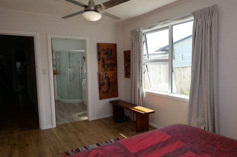 Photo of property in 46 Kaitawa Crescent, Paraparaumu, 5032