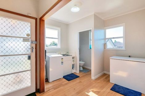 Photo of property in 69 Willis Road, Papakura, 2110