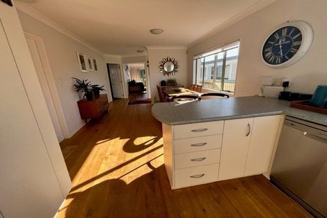 Photo of property in 9 Bradbury Road, Botany Downs, Auckland, 2010