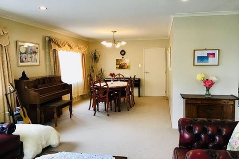 Photo of property in 14 Bridgefield Crescent, Flat Bush, Auckland, 2016