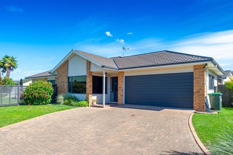 Photo of property in 17 Addington Place, Taradale, Napier, 4112