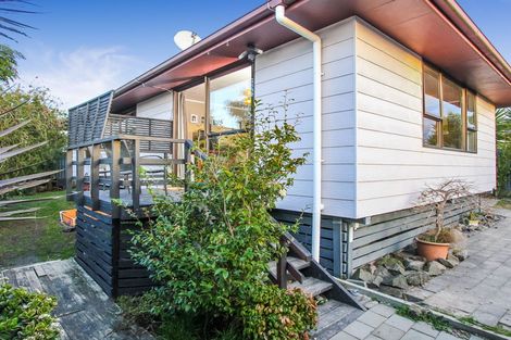 Photo of property in 43 Lavelle Road, Henderson, Auckland, 0612