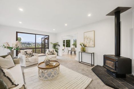 Photo of property in 26 Waiwera Crescent, Maupuia, Wellington, 6022