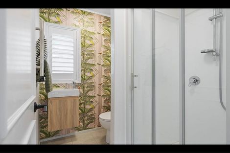 Photo of property in 1/2 Heathcote Road, Castor Bay, Auckland, 0620