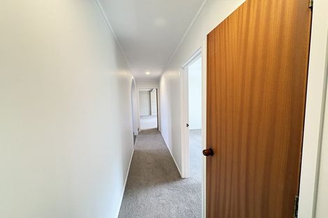 Photo of property in 2/90 Royal View Road, Te Atatu South, Auckland, 0610