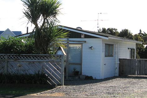 Photo of property in 1 Island View Terrace, Waikanae Beach, Waikanae, 5036