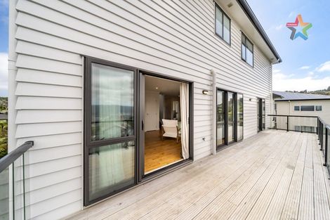 Photo of property in 8 Poto Road, Normandale, Lower Hutt, 5010