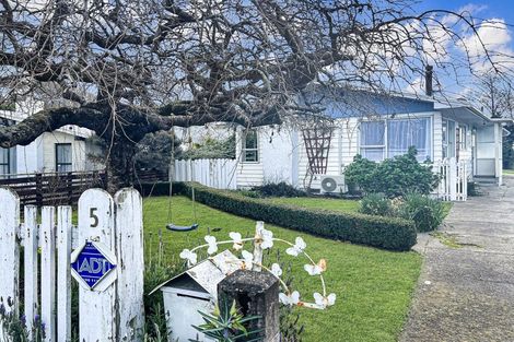 Photo of property in 5 Tait Place, Carterton, 5713