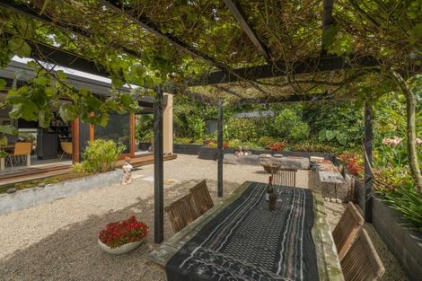 Photo of property in 19 Victoria Street, Coromandel, 3506