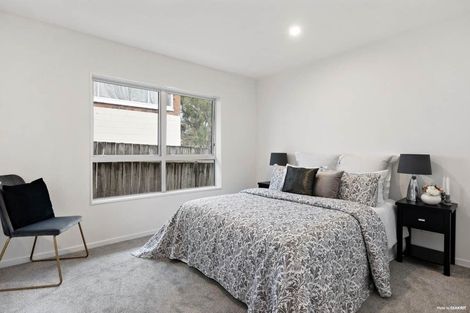 Photo of property in 1/8 Wykeham Place, Glenfield, Auckland, 0629