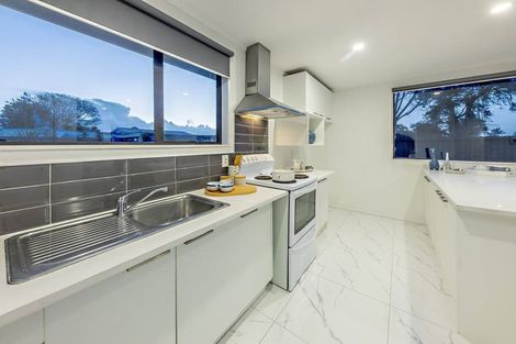 Photo of property in 2/26 Caravelle Close, Mangere, Auckland, 2022