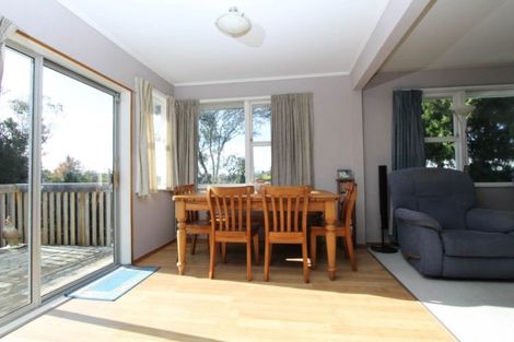 Photo of property in 50 Weatherly Road, Torbay, Auckland, 0630