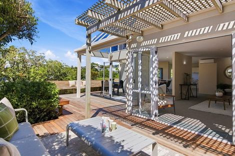 Photo of property in 2/99 Hebron Road, Waiake, Auckland, 0630