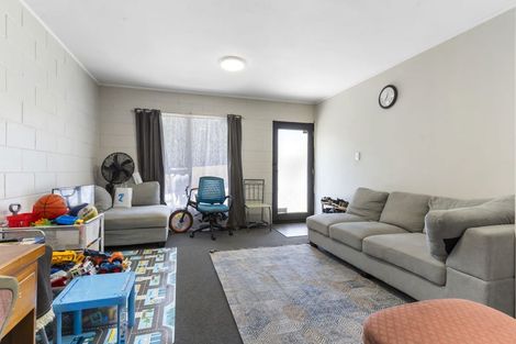 Photo of property in 2/46 School Road, Morningside, Auckland, 1021