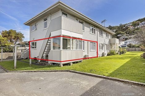 Photo of property in 7/139 Queens Drive, Lyall Bay, Wellington, 6022