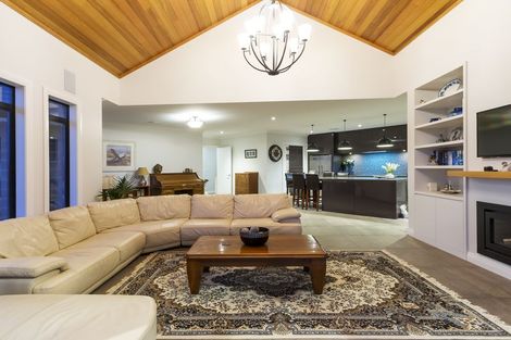 Photo of property in 40 Chianti Close, Flat Bush, Auckland, 2019