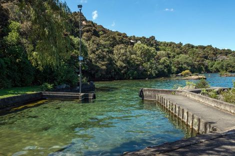 Photo of property in 24 Whakamoenga Point, Acacia Bay, Taupo, 3385