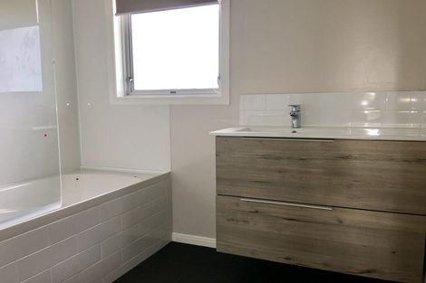 Photo of property in 23 Polandson Place, Opaheke, Papakura, 2113