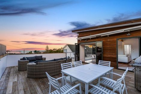 Photo of property in 35 Masterton Road, Rothesay Bay, Auckland, 0630