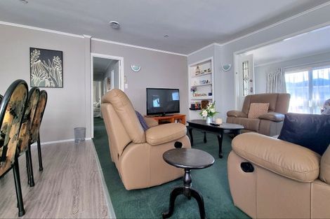 Photo of property in 176 Gossamer Drive, Pakuranga Heights, Auckland, 2010