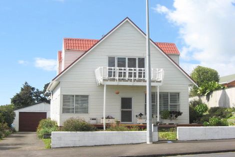 Photo of property in 75 Mangorei Road, Strandon, New Plymouth, 4312
