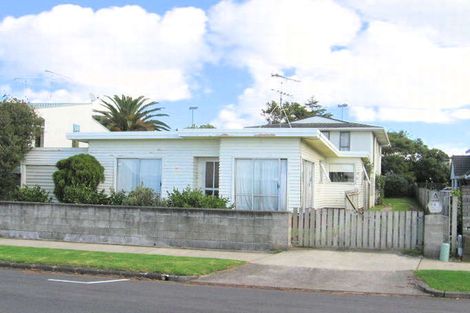 Photo of property in 1/3 The Esplanade, Eastern Beach, Auckland, 2012