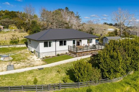 Photo of property in 3241 Paparoa-oakleigh Road, Paparoa, 0571