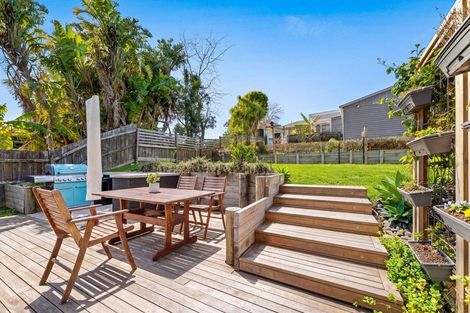 Photo of property in 121 Stanmore Bay Road, Stanmore Bay, Whangaparaoa, 0932