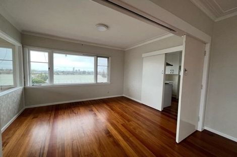 Photo of property in 12 Quebec Road, Milford, Auckland, 0620