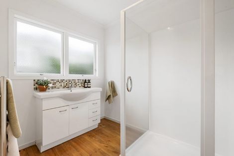 Photo of property in 11 Woodside Avenue, Northcote, Auckland, 0627