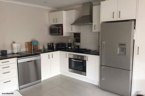 Photo of property in 12 Lockyer Road, Kumeu, 0810