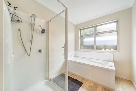 Photo of property in 15 James Nairn Grove, Riverstone Terraces, Upper Hutt, 5018