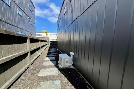 Photo of property in 25 Don Oliver Lane, Glen Eden, 0602