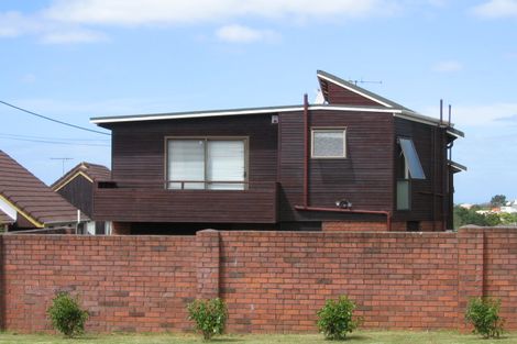 Photo of property in 1/55 Aberdeen Road, Castor Bay, Auckland, 0620