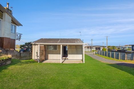 Photo of property in 11 Chaffey Street, Foxton Beach, Foxton, 4815