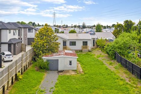 Photo of property in 5 Waiari Road, Conifer Grove, Takanini, 2112