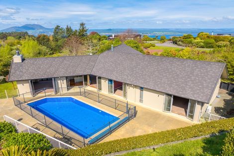 Photo of property in 5 Cameron Drive, Acacia Bay, Taupo, 3385