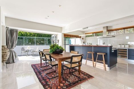 Photo of property in 2 Serenata Lane, Redcliffs, Christchurch, 8081