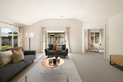 Photo of property in 2 Roderick Place, Rototuna, Hamilton, 3210