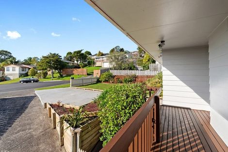 Photo of property in 1/13 Exeter Place, Unsworth Heights, Auckland, 0632