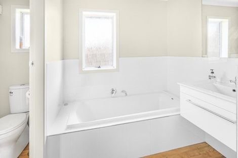 Photo of property in 1 Mears Road, St Andrews, Hamilton, 3200