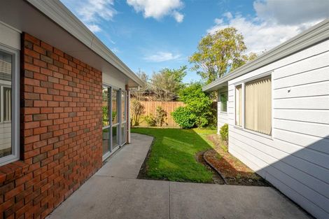 Photo of property in 16 Capricorn Place, Kawaha Point, Rotorua, 3010