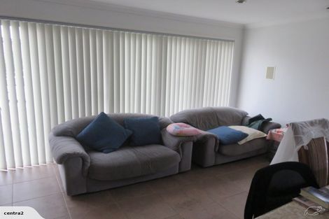 Photo of property in 10 Bushpark Place, Flat Bush, Auckland, 2016