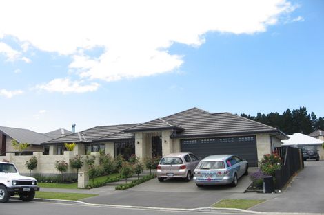 Photo of property in 28 Foresters Crescent, Parklands, Christchurch, 8083