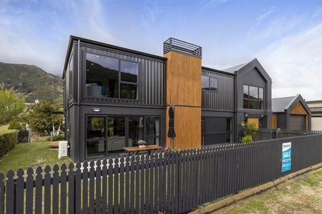 Photo of property in 15 Beach Road, Waikawa, Picton, 7220