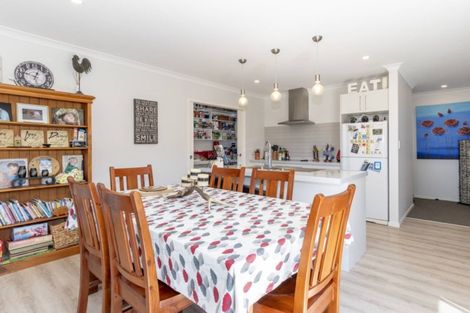 Photo of property in 22 Lakeside Terrace, Omokoroa, 3114