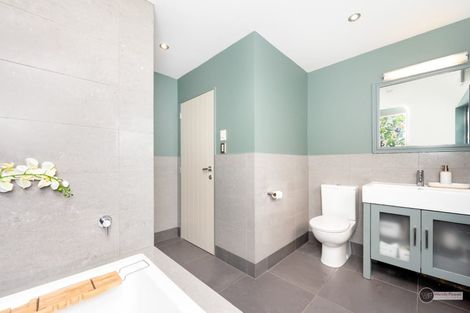 Photo of property in 4 Singers Road, Korokoro, Lower Hutt, 5012