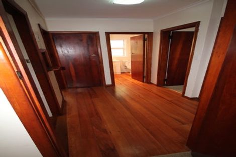 Photo of property in 13 Warrington Grove, Newlands, Wellington, 6037